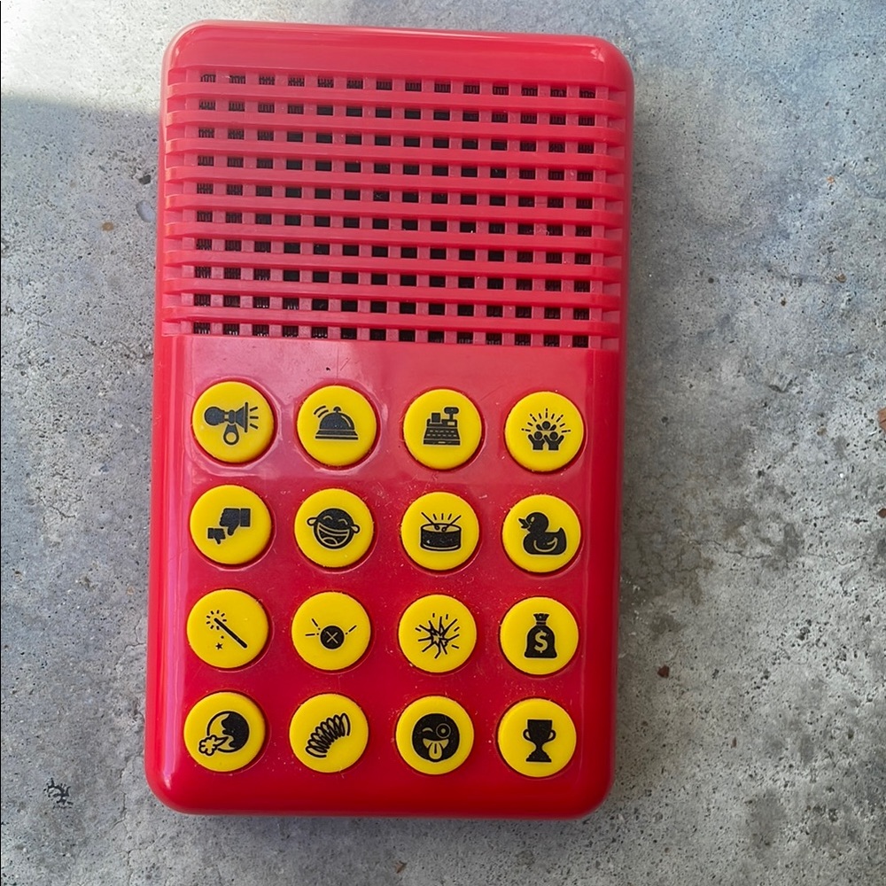 Knucklhead Sound Effects Machine with 16 Sounds Toy